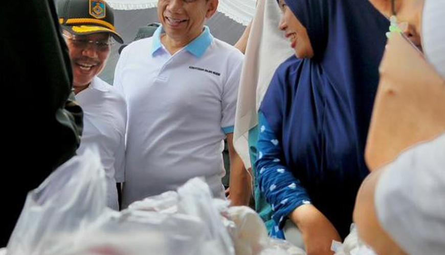Wamendagri Apresiasi Gerakan Pangan Murah di Lombok Barat